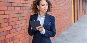 Women's Workwear Essentials: Your 2025 Professional Style Guide - Cover Image