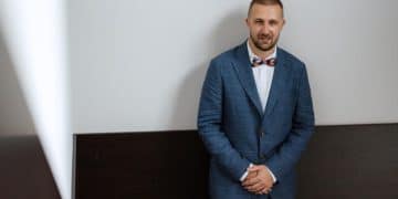 Tie a Tie Like a Pro: 5 Classic Knots for Men in 2025 - Cover Image