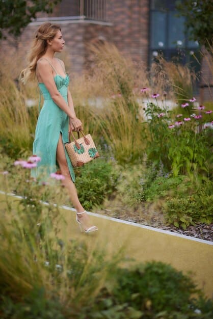 What to Wear to a Wedding: 2025 Outfit Ideas for Every Dress Code